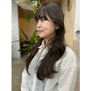 Knit×顔まわりレイヤー