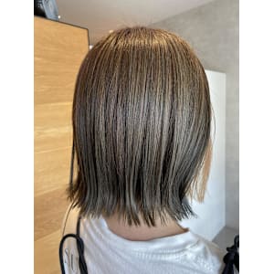 インナーカラー　切りっぱなし　ボブ