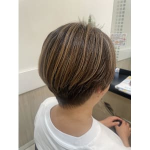 ショートボブとハイライト