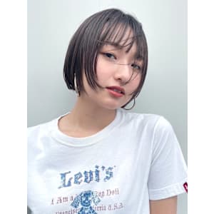 ミニボブ　顔周りレイヤーカット　グレージュ　透明感カラー