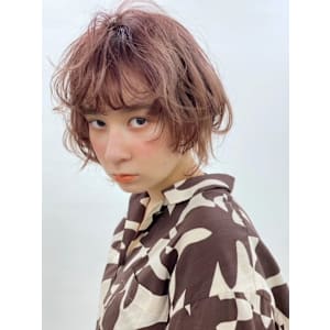 おしゃれボブ　ニュアンスパーマ　ピンクベージュ　マッシュ