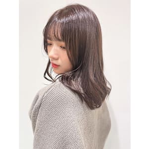 ミルクティーベージュ　アッシュベージュ　顔周り　透明感カラー