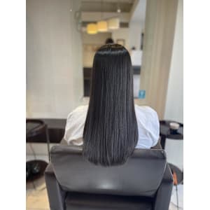 酸性ストレート　(縮毛矯正)