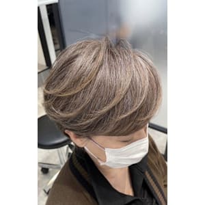 魅せるグレーヘア（白髪率７０％）