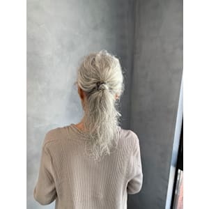 ウェーブ　パーマ　グレイヘア - Levi 神楽坂【レヴィ カグラザカ】掲載中