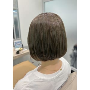 オリーブベージュ×ミニボブ