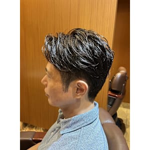 銀座　理容室　アイロンパーマ　ビジネスマン