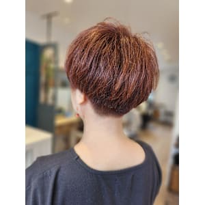 オレンジ×刈り上げマッシュショート