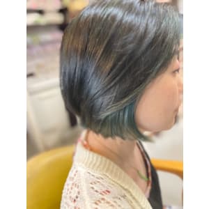 ボブ×インナーカラー