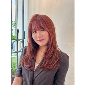 顔まわりのレイヤーとアプリコットオレンジカラー