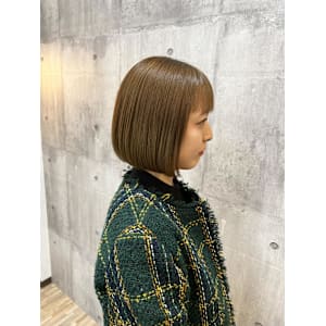 オリーブベージュ