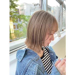 【SOLVER 佐藤】ハイトーンベージュ外はねボブ