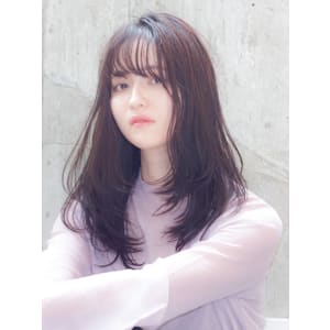 おしゃれ女子　ウルフヘアー　　ゆるふわ　前髪