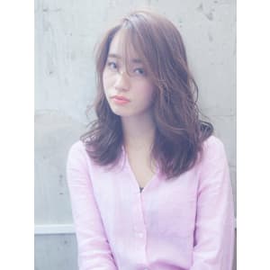 イヤーミディ　ウェットヘア　オリーブベージュ