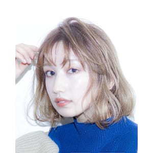 甘辛ミックスで攻める ショートボブ　ダブルカラー　前髪