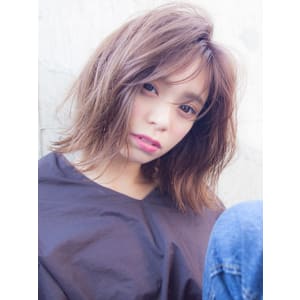 外ハネミディアム×透明感カラー　前髪