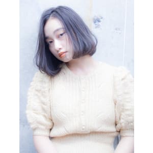 ネイビーカラー×小顔センターパートボブ×黒髪