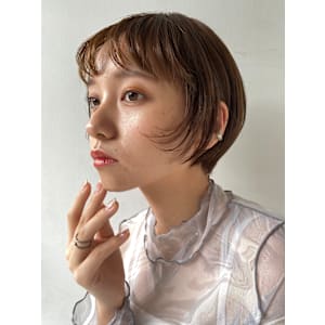顔回りカールのマッシュショート
