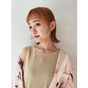 短めバングの切りっぱなしボブ