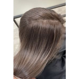 魅せるグレーヘア（白髪率３０％）