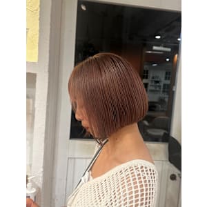 ピンクベージュ