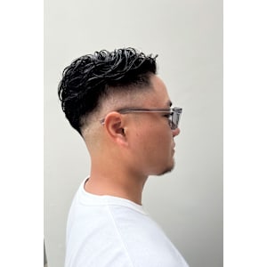 あなたの似合うが見つかる！　メンズ7:3分けニュアンスパーマ