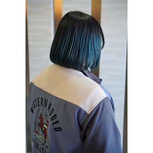 グラデーションカラー×ネイビーブルー　