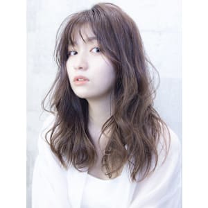 レイヤーカット　オリーブベージュ　ウェットヘア　セミディ