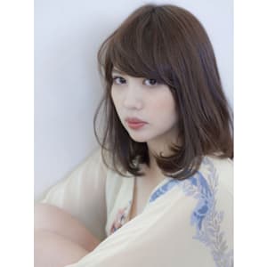 ワンカールボブ　オリーブベージュ　ウェットヘア