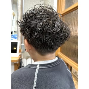 メンズパーマ　ナチュラルパーマ　ツーブロックマッシュ