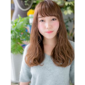 斜めバングが大人かわいい♪ヌーディロング　シルキーベージュ