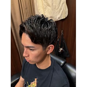 刈り上げアップバングショート