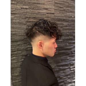 スキンフェード×パーマ