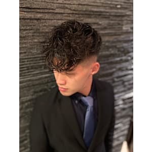 スキンフェード×パーマ