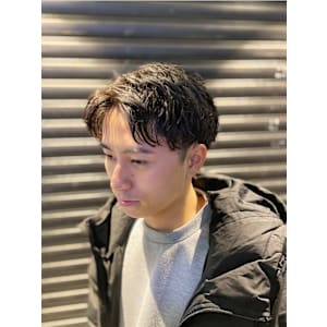 センターパート×スパイラルパーマ