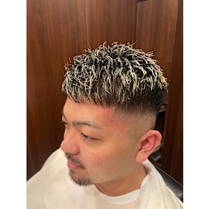 スキンフェードホワイトメッシュカラー