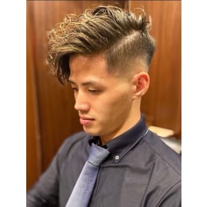 波巻パーマ×スキンフェード