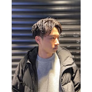 センターパート×スパイラルパーマ