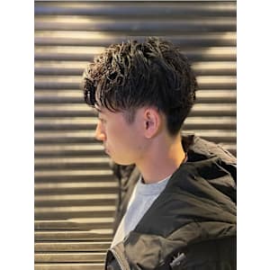 センターパート×スパイラルパーマ