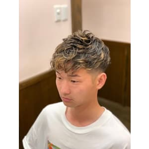 束感ツーブロックスタイル