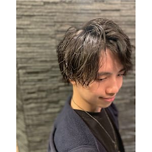 ツイストスパイラルパーマ×センターパート