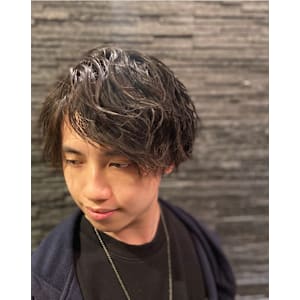 ツイストスパイラルパーマ×センターパート