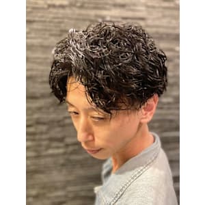 センターパート×スパイラルパーマ