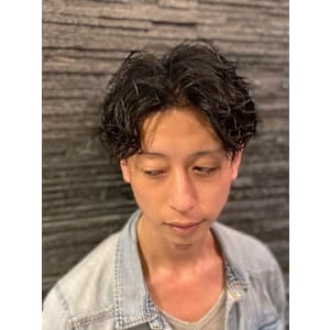 センターパート×スパイラルパーマ