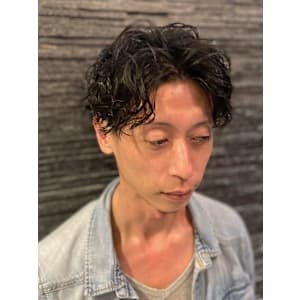 センターパート×スパイラルパーマ