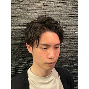 センターパートスタイル