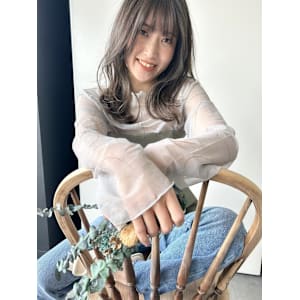 オリーブグレージュ×レイヤーカット