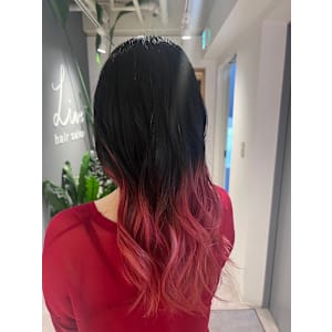 チェリーピンクのグラデーションカラー　［久米川美容室］