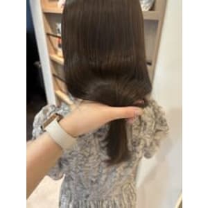 【担当きょうこ】髪質改善ストレート×うる艶シアベージュ