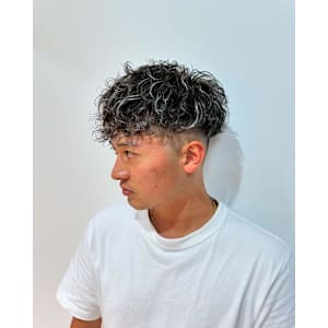 横浜メンズパーマスペインカールメッシュハイライトカラーパーマ - CREA men's 横浜能見台【クレアメンズ】【クレアメンズヨコハマノウケンダイ】掲載中